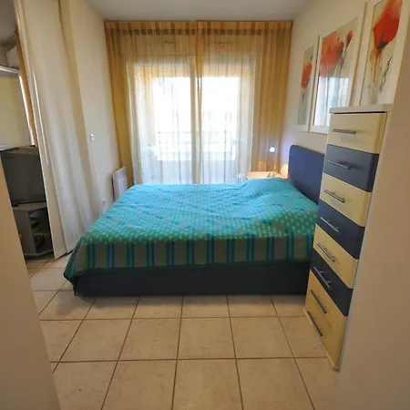 Apartment Port *